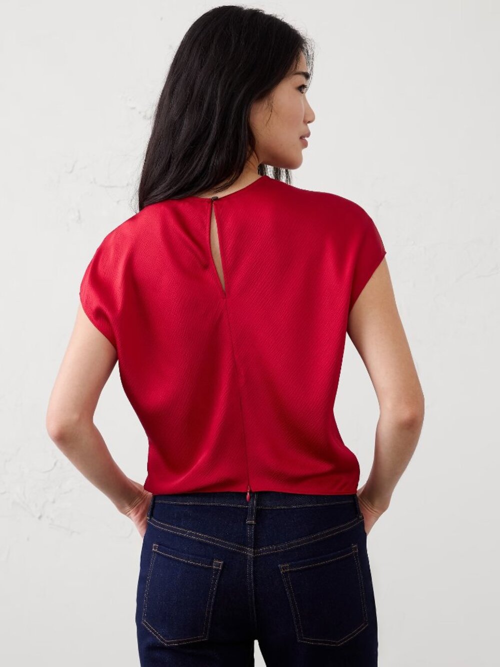 NWT Red Cap Sleeve Crew Neck Keyhole Back Cropped Textured Satin Blouse - Picture 2 of 10